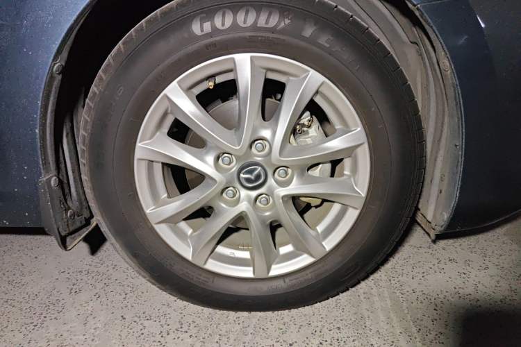 Used Mazda 3 Axela 2017 Sedan 1.5L Automatic Luxury Model Emission Standard China V Right Front Wheel Hub