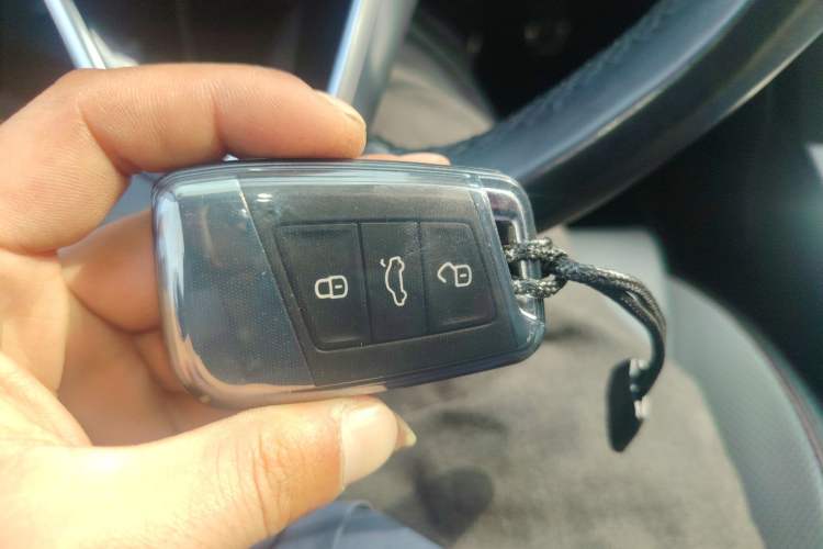 Used Volkswagen Magotan 2023 2 Million Units Commemorative Edition 330TSI DSG Luxury Version Vehicle Key