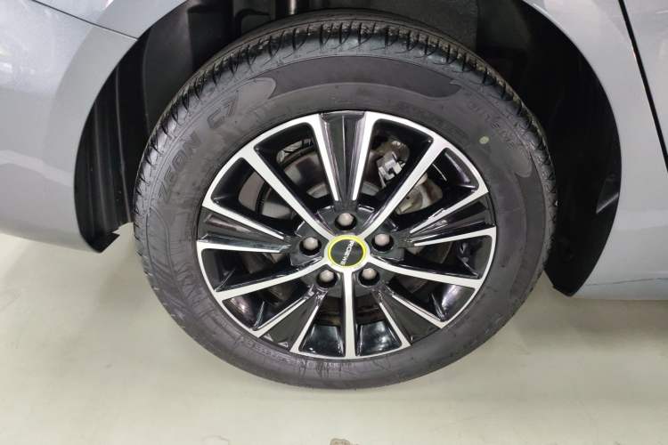 Used Roewe i5 2021 1.5L CVT Black Gold Edition
