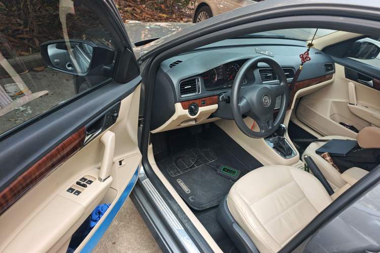 Used Volkswagen Lavida 2013 1.6L Automatic Comfort Edition
