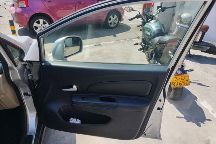 Used Venucia R50 2013 1.6L Manual Fashion Edition