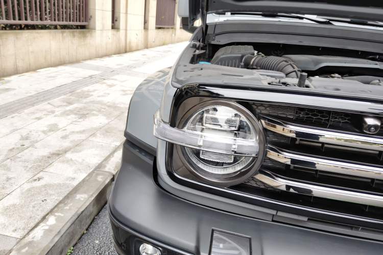 Used Tank 300 2023 City Edition 2.0T—Stylish as Ever Right Front Headlight