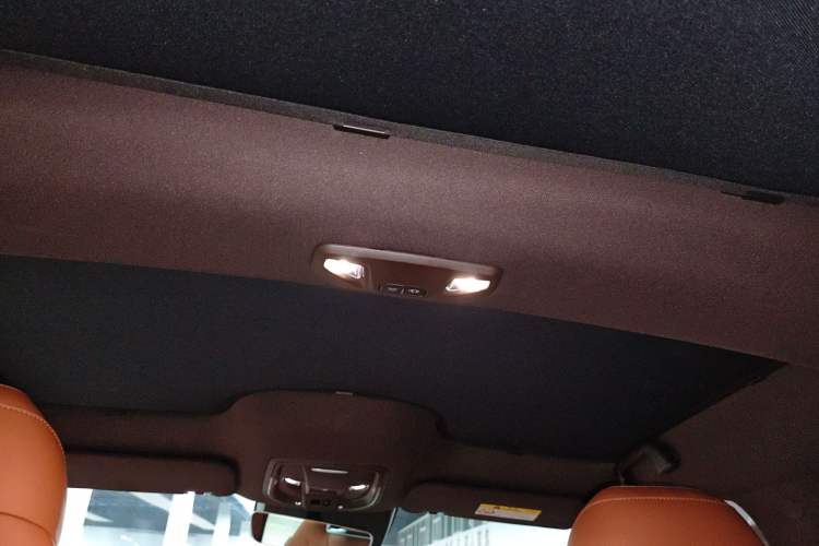 Used ORA Lightning Cat 2022 555 km Luxury Edition