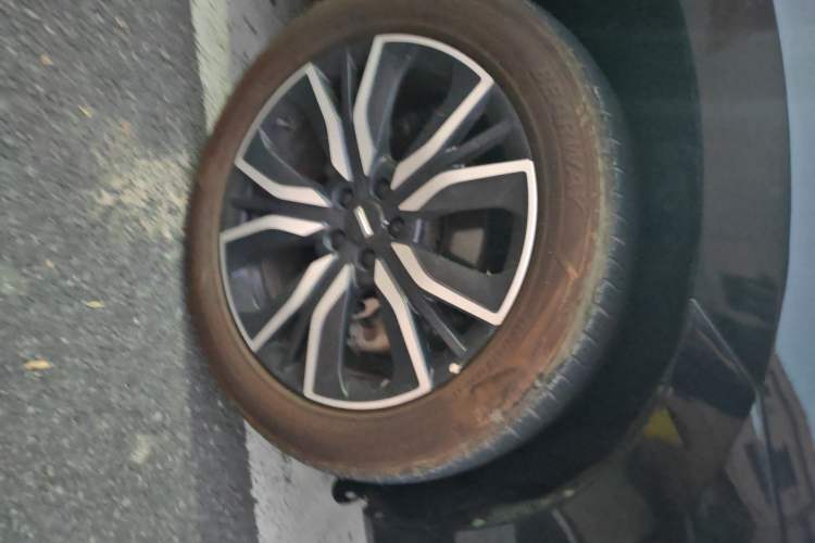 Used Wey VV7 2019 Upgraded Model 2.0T Flagship Version China VI Right Front Wheel Hub