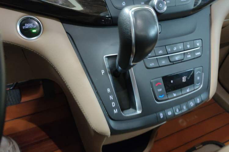 Used Buick GL8 2018 ES 28T Premium Model China VI Standard Gear Lever