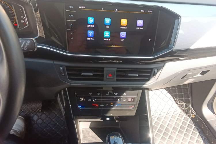 Used Volkswagen Tayron 2021 330TSI Two-Wheel-Drive 3rd Anniversary Limited Edition Audio And AC Panel