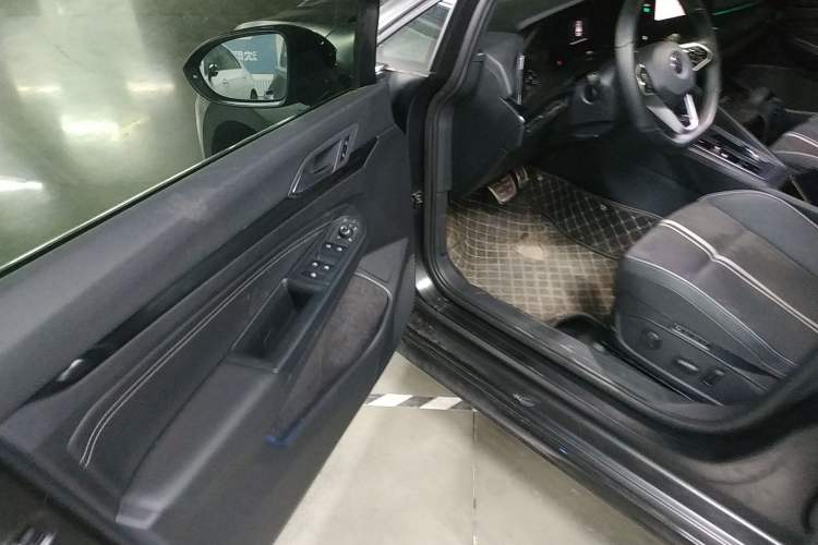 Used Volkswagen Golf 2023 280TSI DSG R-Line Lite Driver Seat