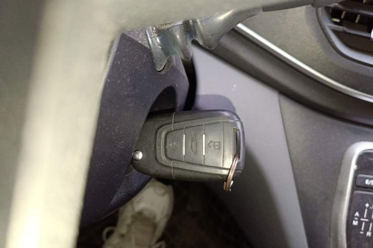 Used SAIC MAXUS Xintu V80 2021 2.0T PLUS AMT All-Rounder Mid-Height Roof 6/7/8/9-Seater
