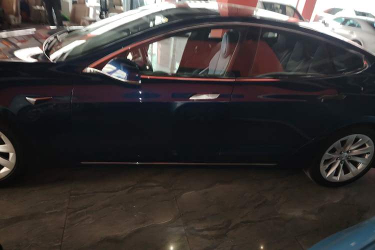 Used Tesla Model S 2019 Long-Range Version
