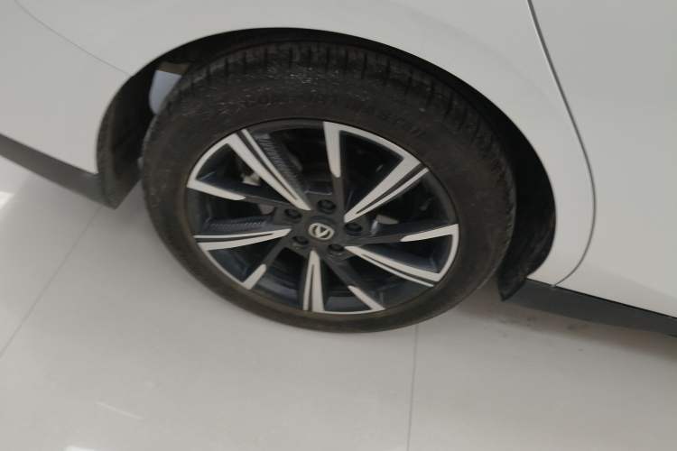 Used CHANGAN Eado DD 2023 Blue Whale NE 1.5T GDI DCT Navigation Model Right Rear Wheel Hub