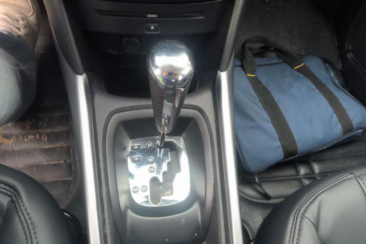 Used Peugeot 2008 2014 1.6L Automatic Trend Edition Gear Lever