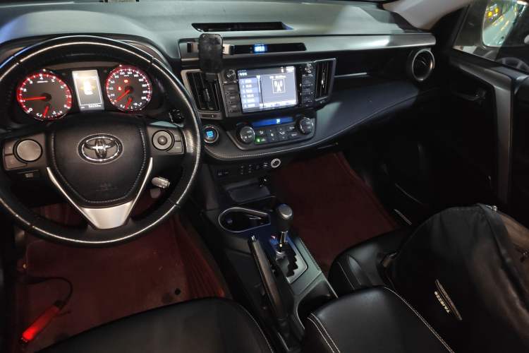 Used Toyota RAV4 2019 2.0L CVT Two-Wheel Drive ZhiShang Version China VI Standard
