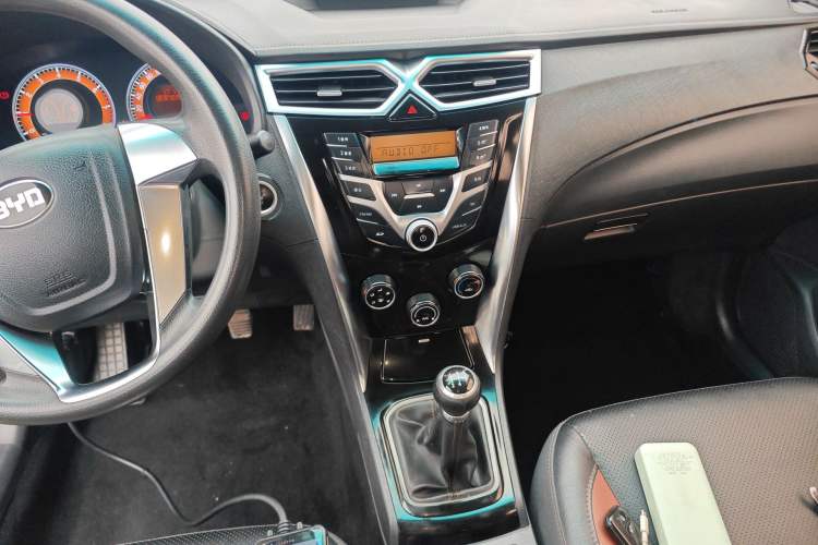 Used BYD F3 2016 1.5L Manual Luxury Model Audio And AC Panel