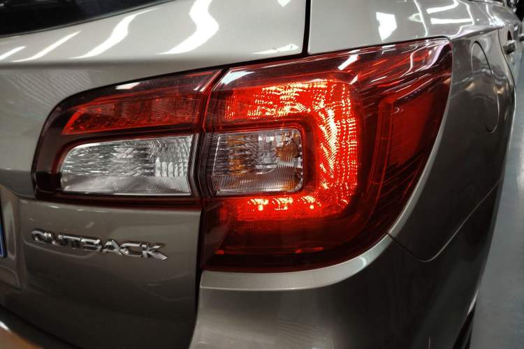 Used Subaru Outback 2020 2.5i Classic Edition Exterior 3