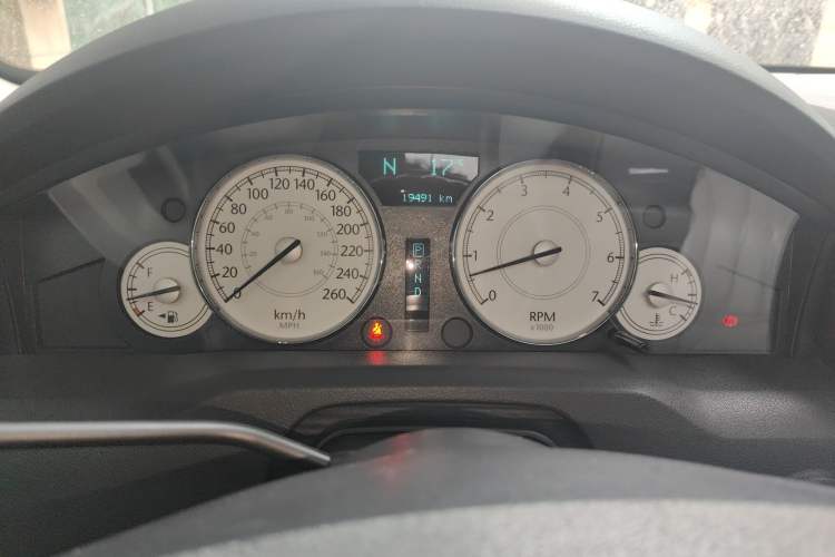 Used Chrysler 300C 2006 5.7L Luxury Navigation Edition Instrument Cluster