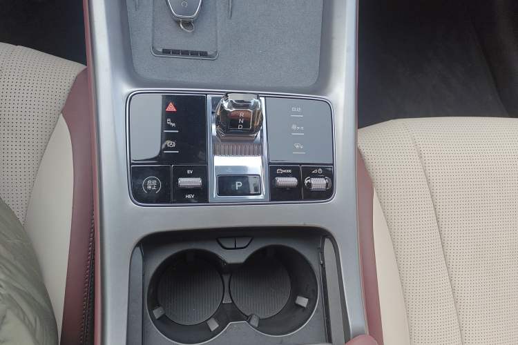 Used BYD Seal 2023 DM-i 1.5L 121km Prestige Model
