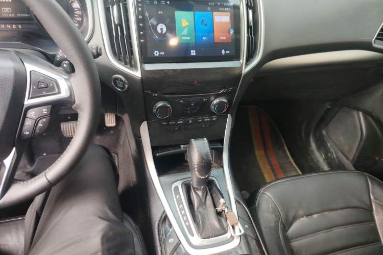 Used Ford Edge 2018 EcoBoost 245 Two-Wheel-Drive Platinum Edition 5 Seats Gear Lever