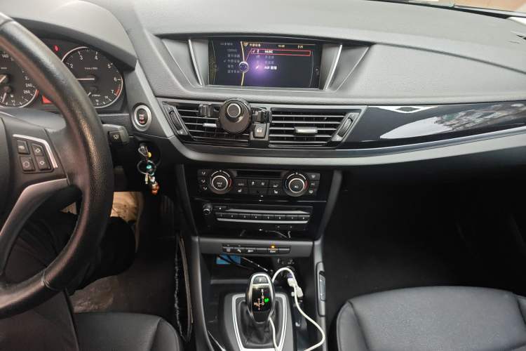 Used BMW X1 2015 sDrive18i Leading Edition
