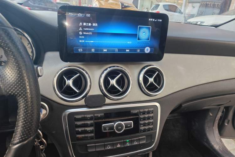 Used Mercedes-Benz GLA 2015 GLA 200 Sport Edition Audio And AC Panel