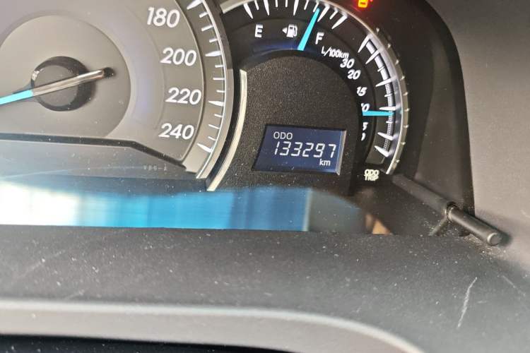 Used Toyota Camry 2012 2.5G Luxury Edition Odometer Close Up