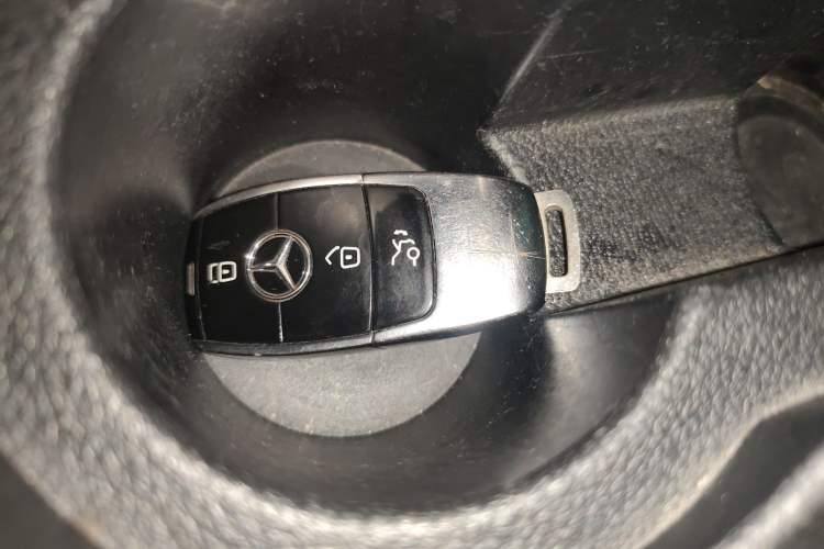 Used Mercedes-Benz Vito 2021 2.0T Elite Version 7 Seats Vehicle Key