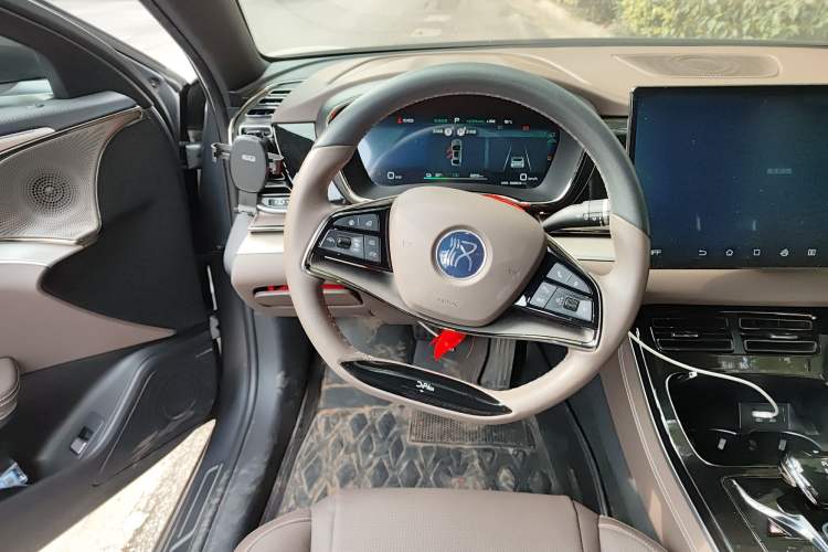 Used BYD Han 2023 EV Champion Edition 605KM Front-Drive Premium Model
