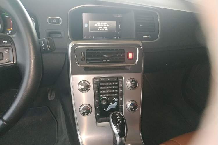 Used Volvo S60 2017 S60L T5 Intelligent Drive Edition Audio And AC Panel