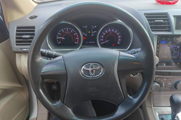 Used Toyota Highlander 2013 2.7L Two-Wheel Drive 5-Seater Purple Gold Edition
