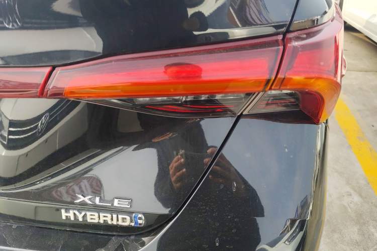 Used Toyota Avalon 2019 Dual-Engine 2.5L XLE Prestige Version China VI Standard Right Rear Taillight