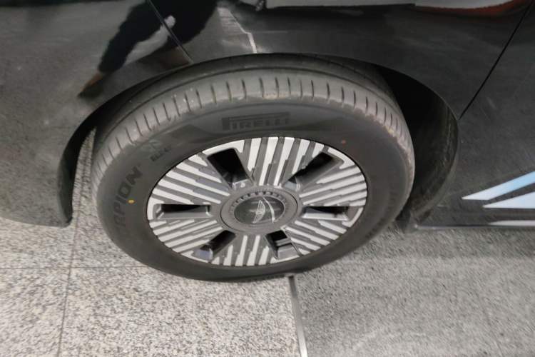 Used Geely Galaxy LEVC L380 2024 100 kWh 6-Seater Two-Wheel Drive Air
