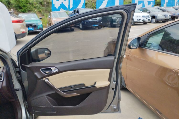 Used Baojun 310W 2017 1.5L Manual Fashion Model China V