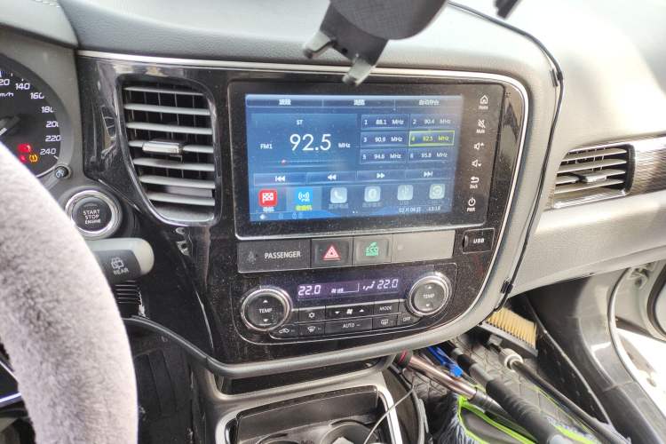 Used Mitsubishi Outlander 2019 2.4L 4x4 Zhi Xiang Edition 5 Seats China VI Standard
