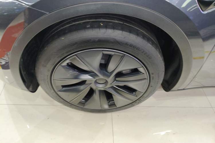 Used Tesla Model Y 2023 Rear-Wheel-Drive Version Left Front Wheel Hub