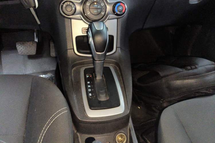 Used Ford Fiesta 2013 Hatchback 1.5L Automatic Fashion Edition Gear Lever