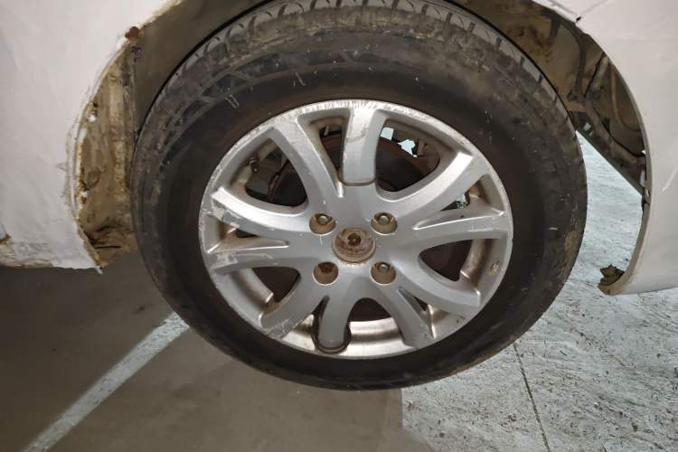 Used Haima M3 2013 1.5L Manual Elite Model Right Front Wheel Hub