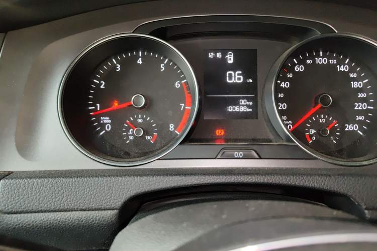 Used Volkswagen Golf 2015 1.6L Manual Fashion Edition