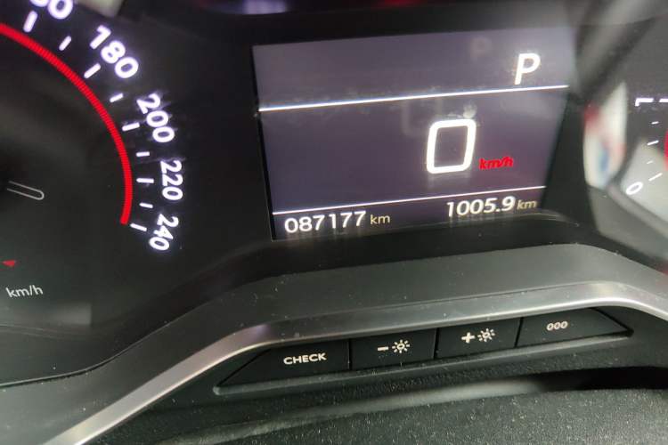 Used Citroen C5 2017 350THP Automatic Comfort Model Odometer Close Up