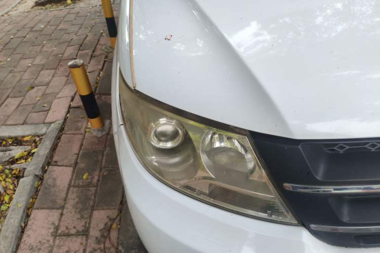 Used Huanghai Xianglong 2016 2.4L Entry-Level Van Gasoline Two-Wheel Drive Ultimate Edition 4G69S4N Right Front Headlight