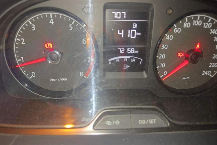 Used Volkswagen Gran Lavida 2013 1.6L Manual Fashion Model Odometer Close Up