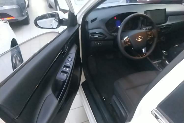 Used Hyundai Celesta 2020 1.6L Automatic GL Enjoyable Edition