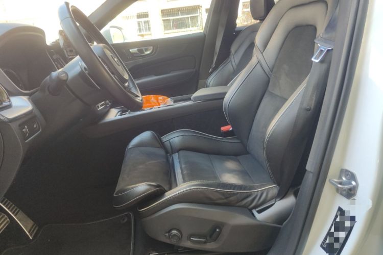 Used Volvo XC60 2019 T5 4x4 Smart & Dynamic Sport Edition China VI Standard
