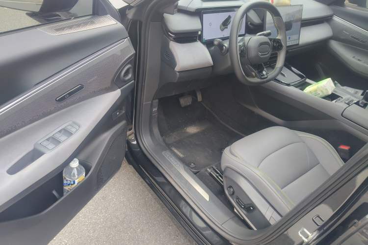 Used Lynk & Co 08 EM-P 2025 120km Long-Range Halo Driver Seat