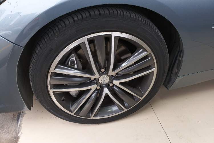 Used Infiniti Q50 2014 3.7L Luxury Sport Edition Left Front Wheel Hub
