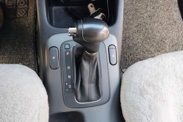Used Kia K3S 2014 1.6L Automatic Premium Gear Lever