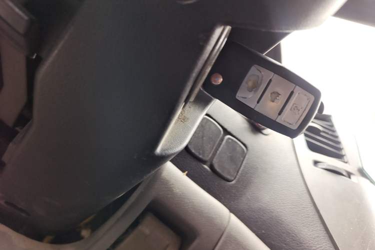 Used FORTHING Lingzhi 2014 M5 Q3 2.0L 7-seat Short-Wheelbase Luxury Model Vehicle Key