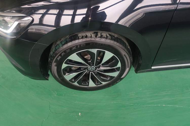 Used Volkswagen Passat 2024 280TSI Elite Edition Left Front Wheel Hub