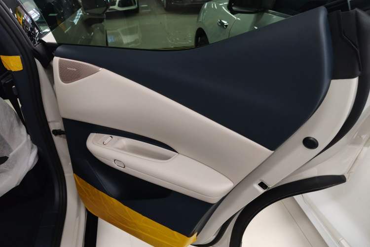 Used Lynk & Co Z20 2025 530 km Range Rear-Wheel Drive Max Right Rear Door Interior