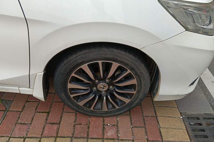 Used Honda Crider 2013 1.8L automatic comfort version Right Front Wheel Hub