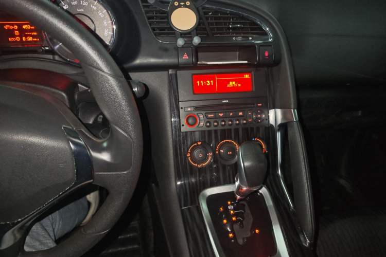 Used Peugeot 3008 2015 1.6THP Automatic Classic Edition Audio And AC Panel