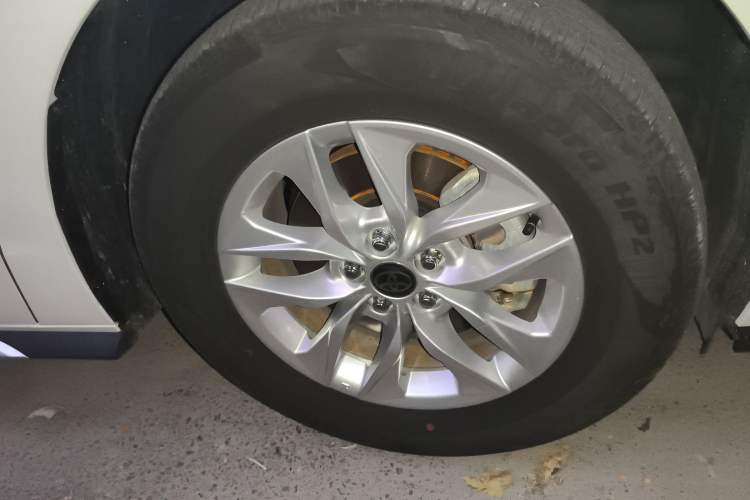 Used Toyota Granvia 2024 2.5L Hybrid Comfort Edition Right Front Wheel Hub